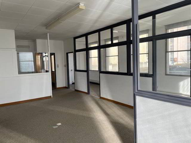 null rooms Office & Commercial for rent in Orbe - image 1/4