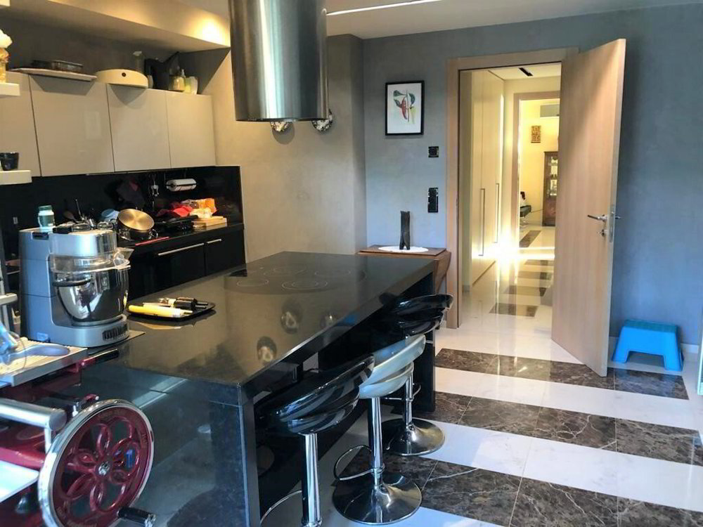 5 rooms Apartment to buy in Bissone - image 1/7