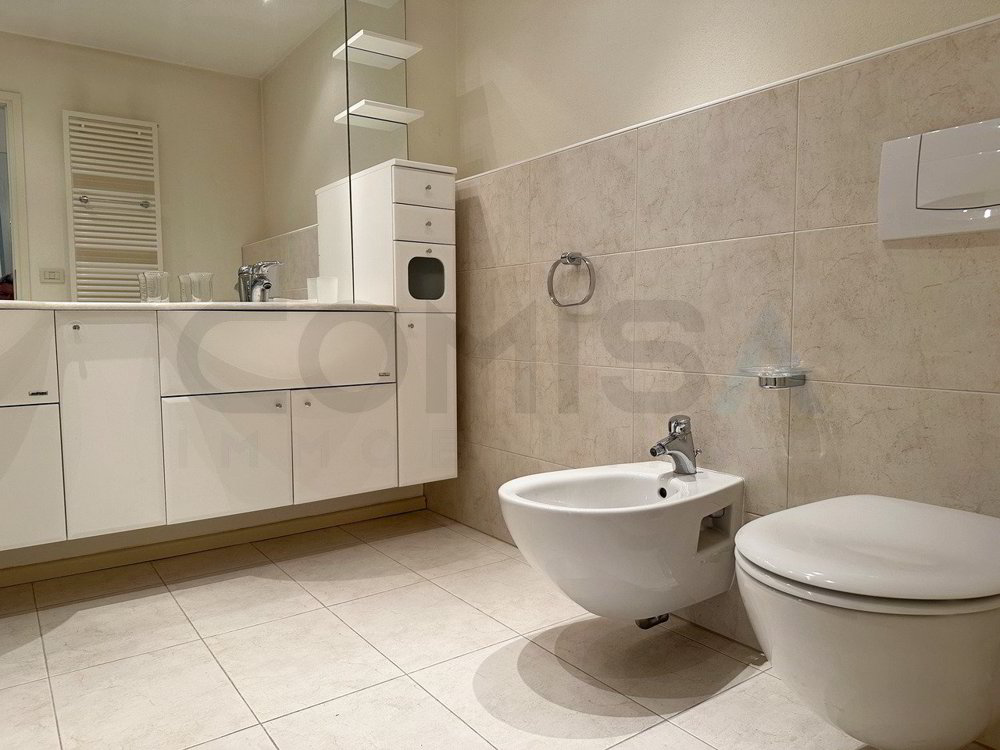 4 rooms Apartment to buy in Agra - image 1/13