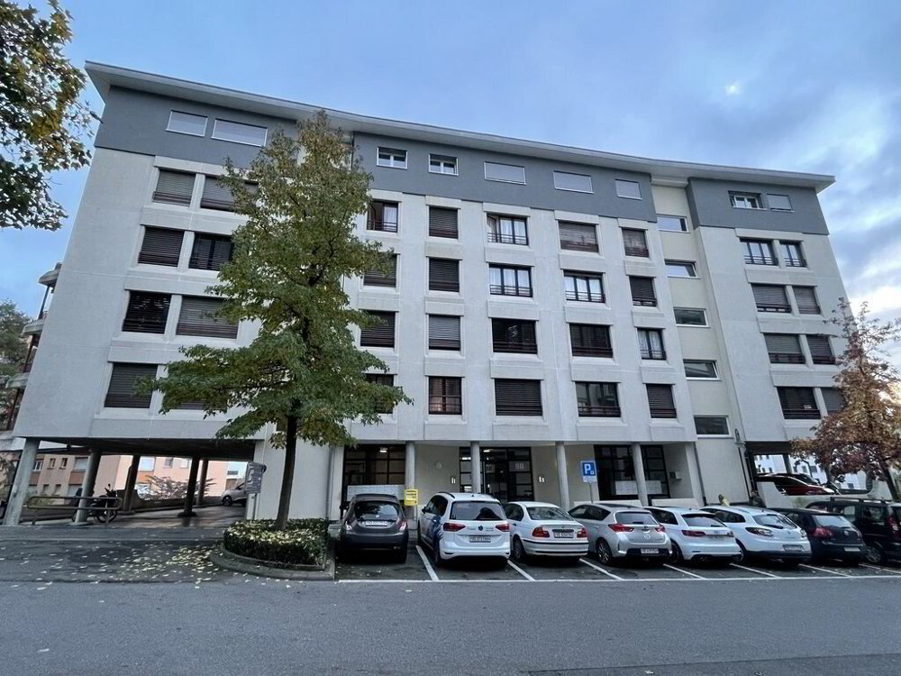 null rooms Car park, garage for rent in Clarens - image 1/1