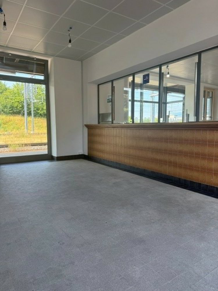null rooms Office & Commercial for rent in Meyrin - image 1/6
