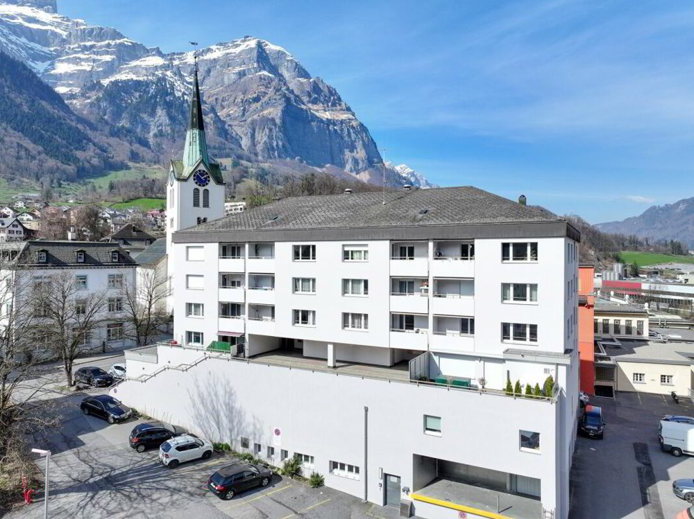 Appartamento di 4 locali in vendita a Schwanden GL - immagine 1/12