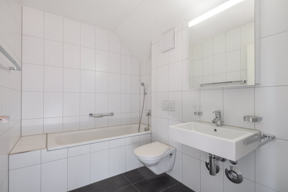 4 rooms Apartment for rent in Stallikon - image 1/8