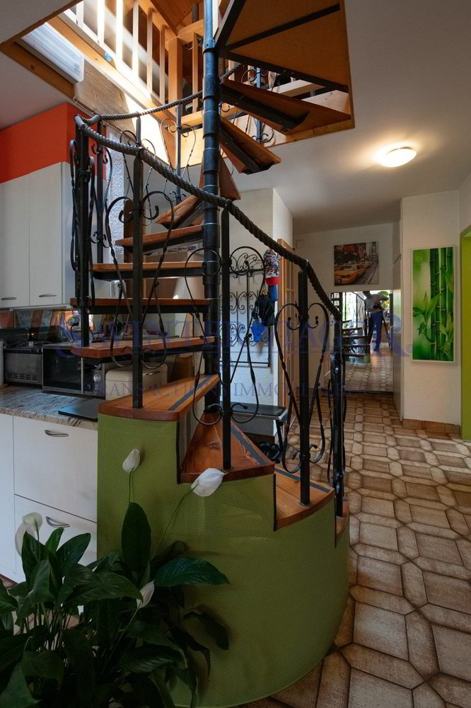 9 rooms House to buy in Veyras - image 1/13