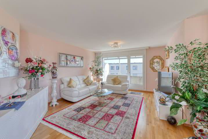 5 rooms Apartment to buy in Le Grand-Saconnex - image 1/3