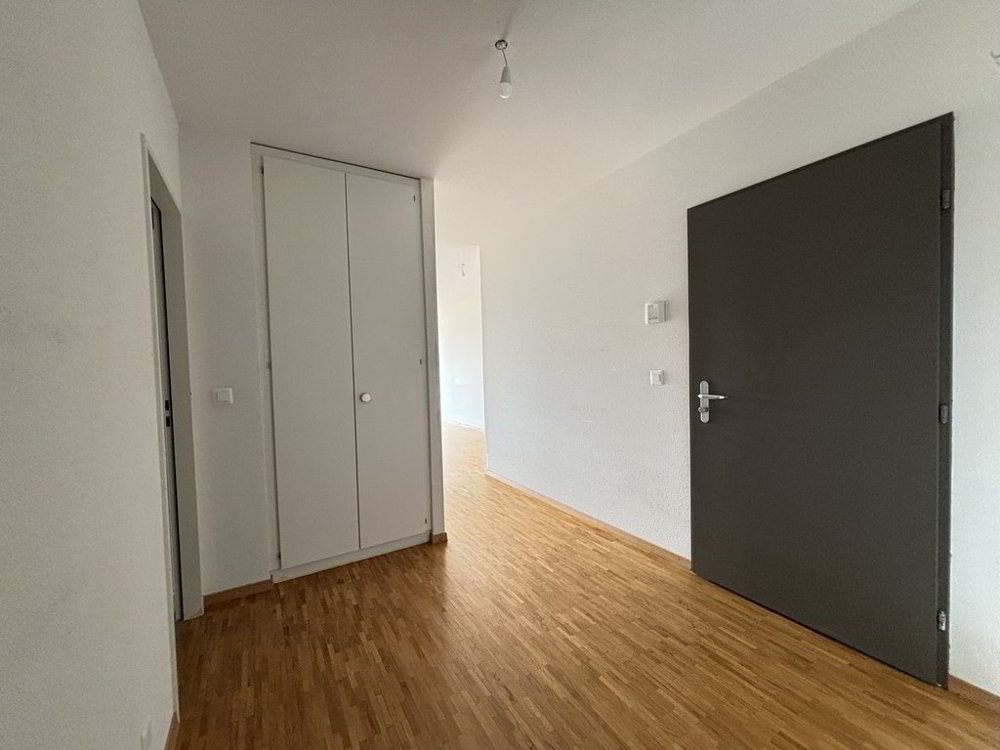 Appartement 4 pièces à louer à St-Livres - image 1/8