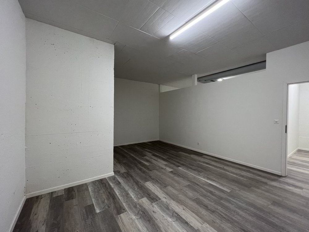 Bureau & Commerce null pièces à louer à Stäfa - image 1/3