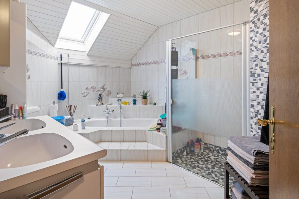 6.5 rooms House to buy in Dottikon - image 1/14