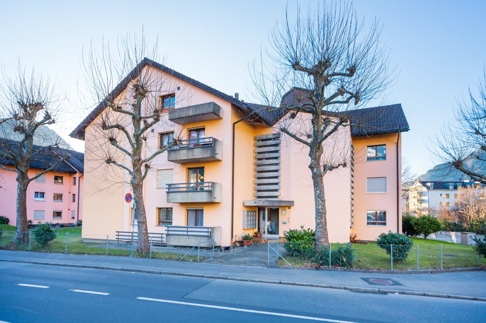 null rooms Car park, garage for rent in Interlaken - image 1/2