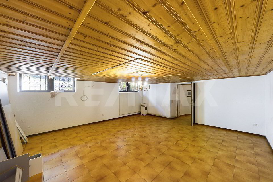 3 rooms House to buy in Cadenazzo - image 1/10