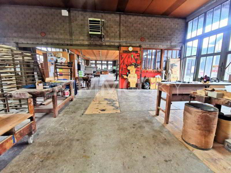 5 rooms Office & Commercial to buy in Balerna - image 1/5