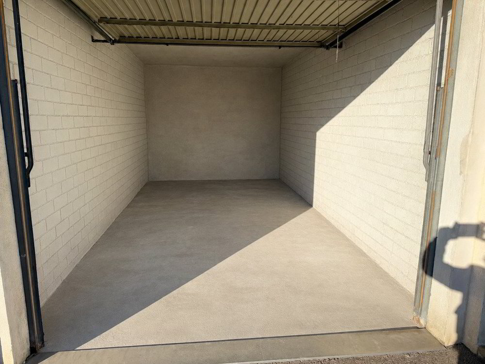 null rooms Car park, garage for rent in Porrentruy - image 1/2