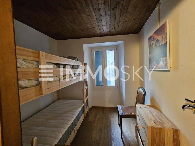 7 rooms Apartment to buy in Malvaglia - image 1/6