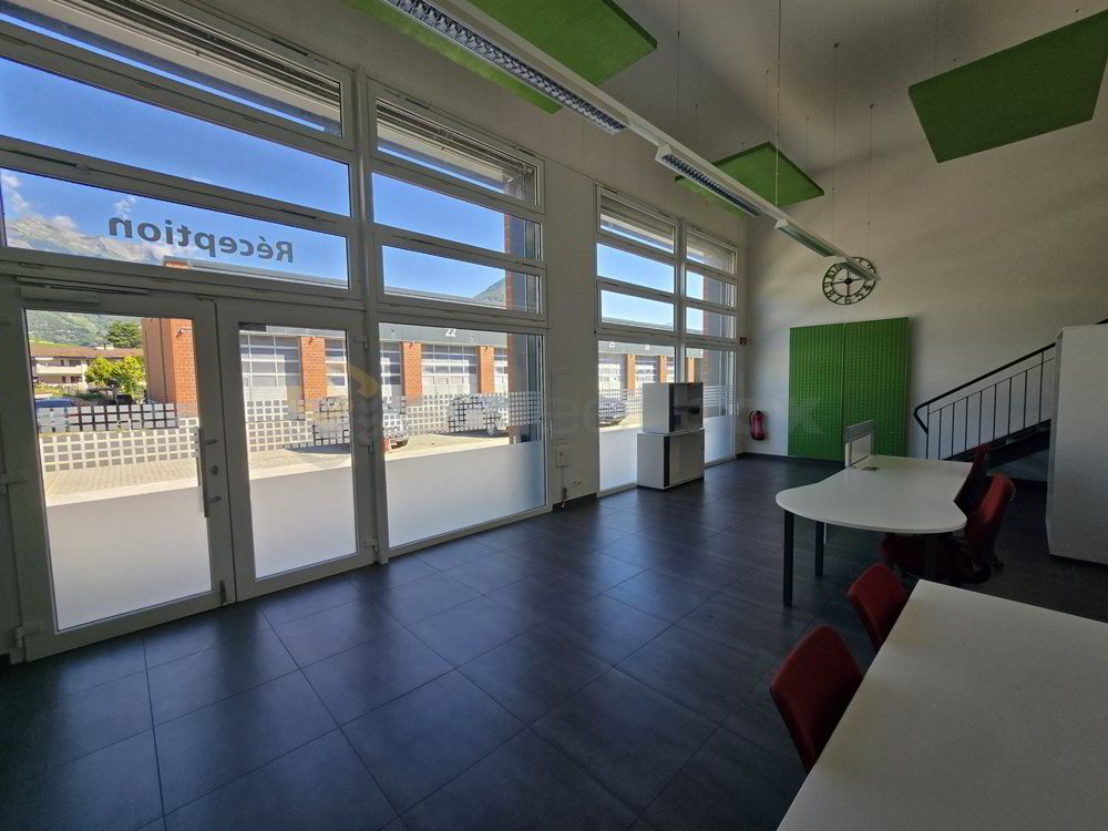 Streetbox triple de 180 m² très bien situé - 1er loyer offert - Ansicht 3