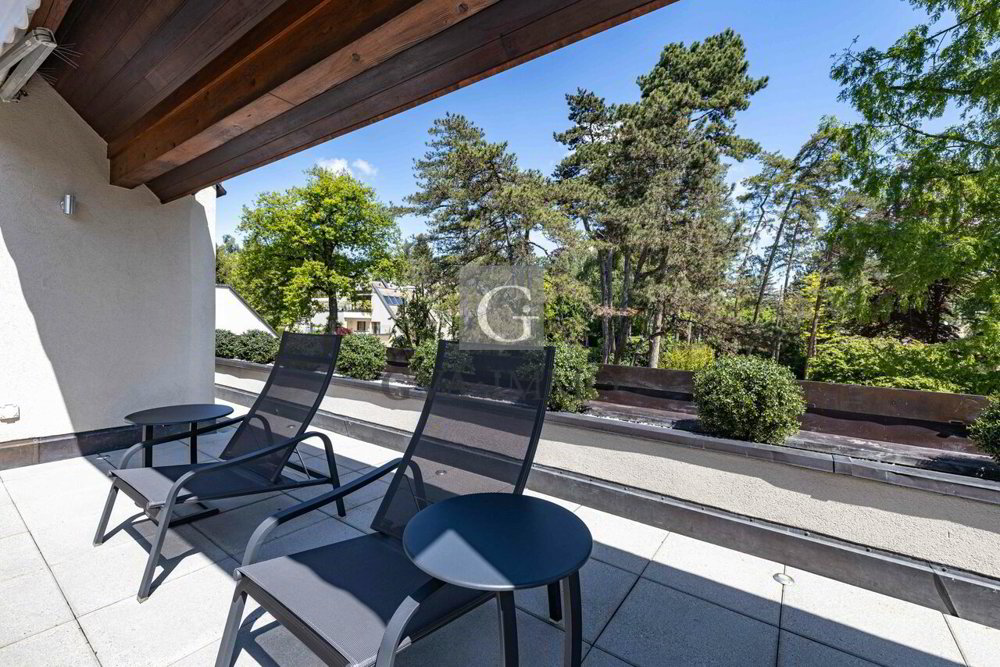 5 rooms Apartment to buy in Conches - image 1/7