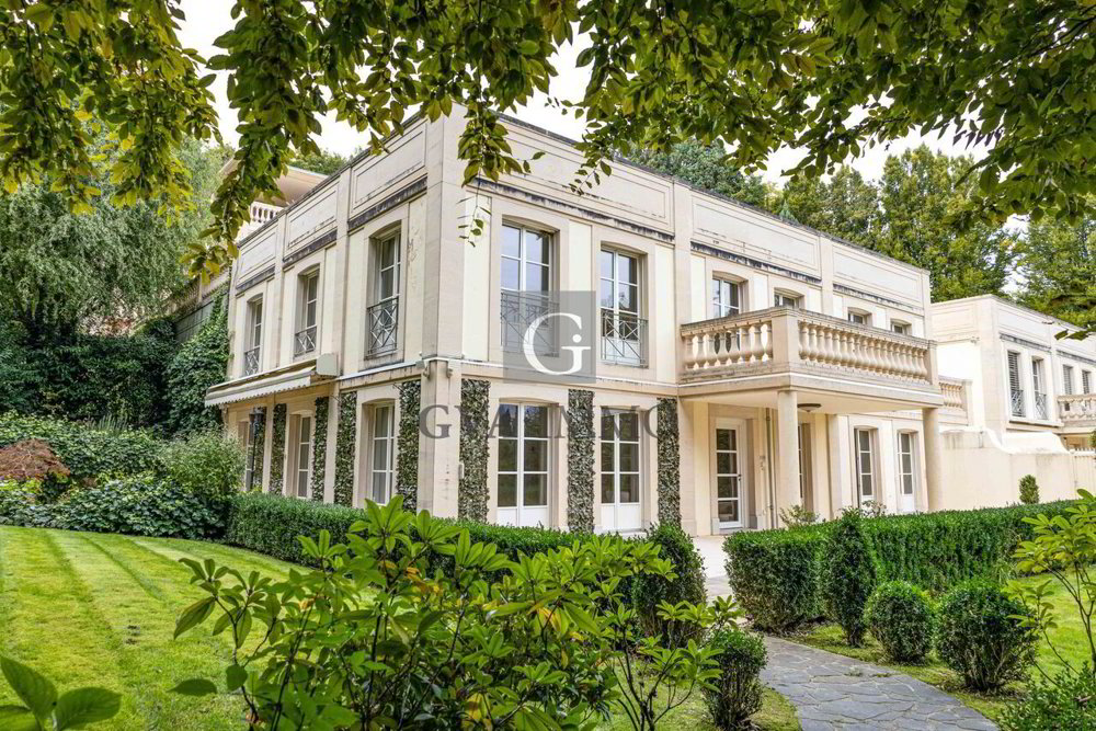 Elegantes privates Hotel mit privatem Garten und Innenpool