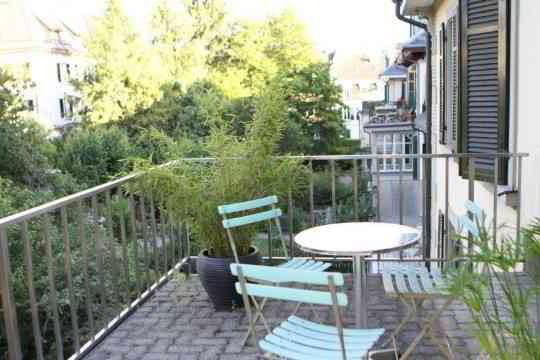 Heller Praxisraum/Büro (40%) Altbau, stadtnah, im Grünen, ruhig - Ansicht 3