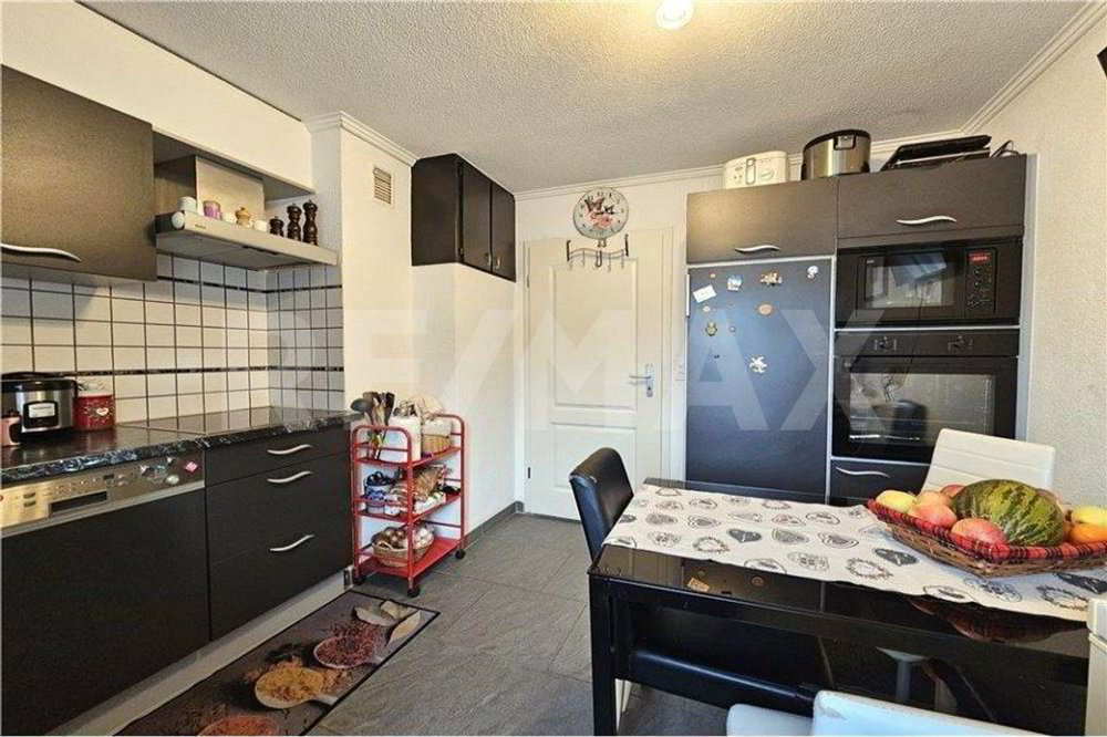 null rooms House to buy in Susten - image 1/13