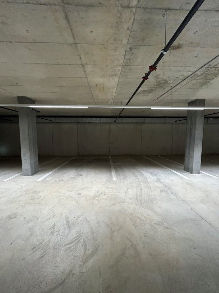 Parking, garage null pièces à louer à Crissier - image 1/2