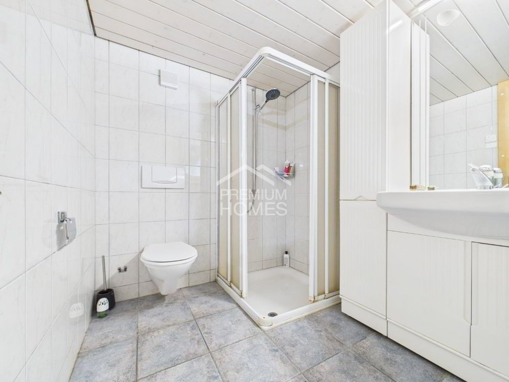 10 rooms House to buy in Saxeten - image 1/13