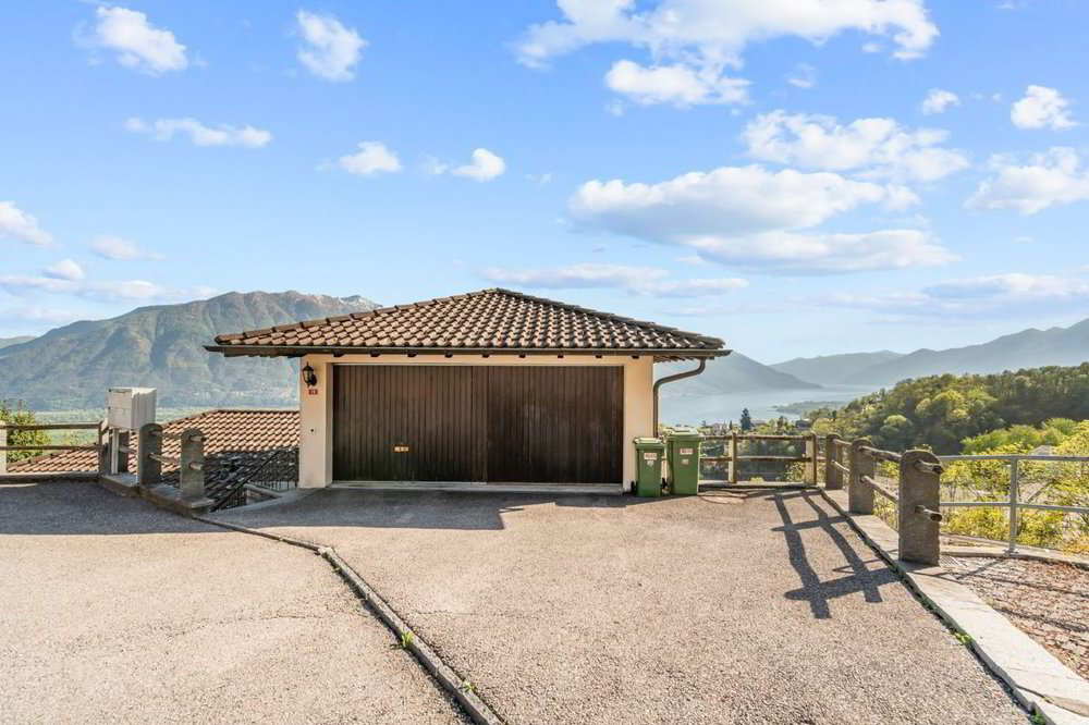 8 rooms House to buy in Contra - image 1/13