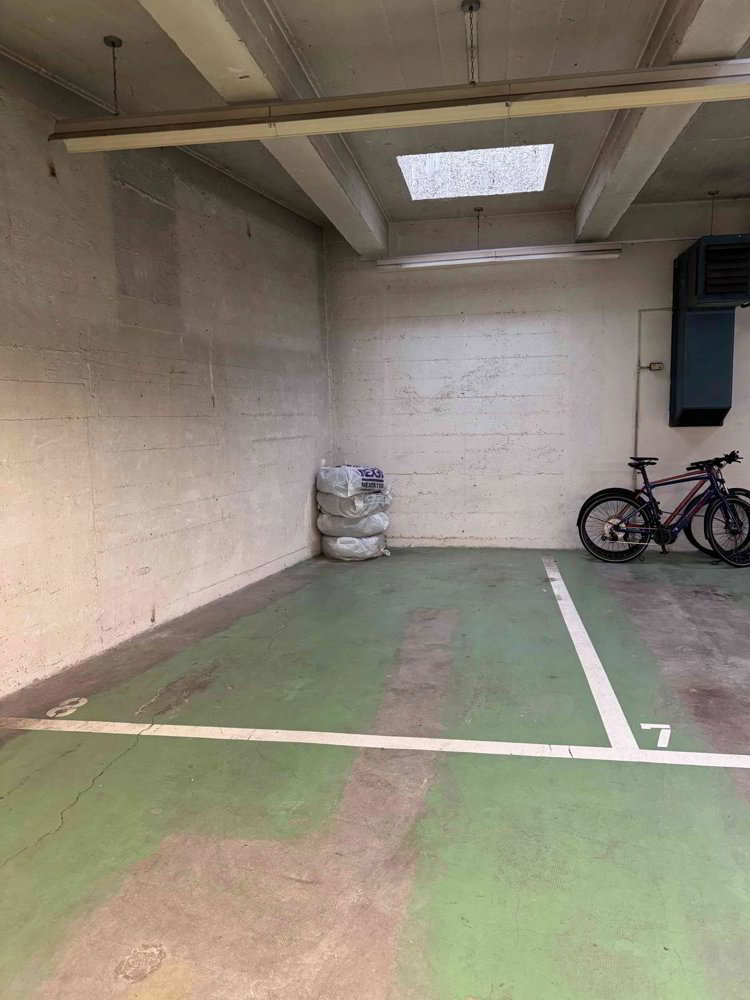 Parcheggio, garage di null locali in affitto a Losanna - immagine 1/1