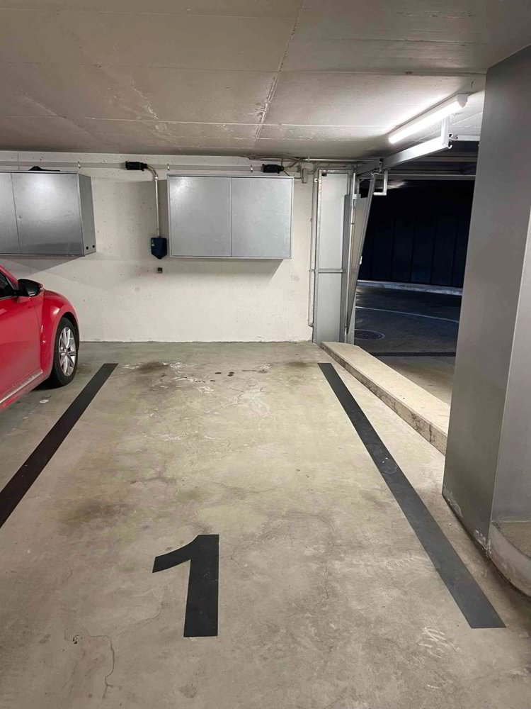 null rooms Car park, garage for rent in Zürich - image 1/2