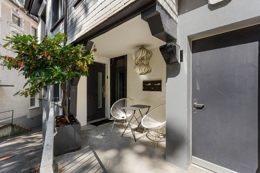 Urbanes Einfamilienhaus mit Atelier nahe Altstadt und Mülenenschlucht - Ansicht 2
