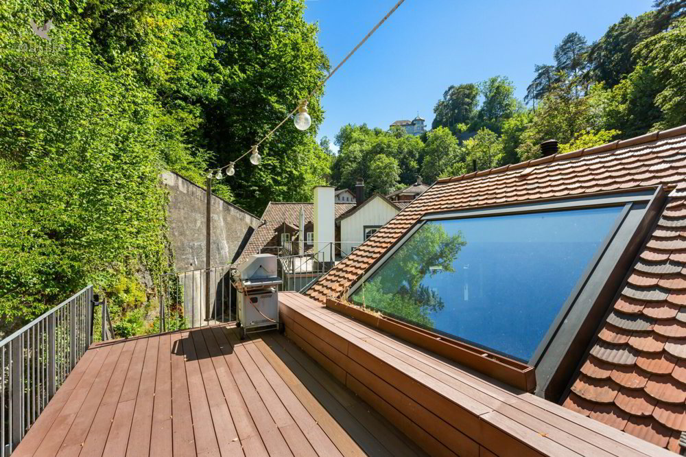 Urbanes Einfamilienhaus mit Atelier nahe Altstadt und Mülenenschlucht - Mehr