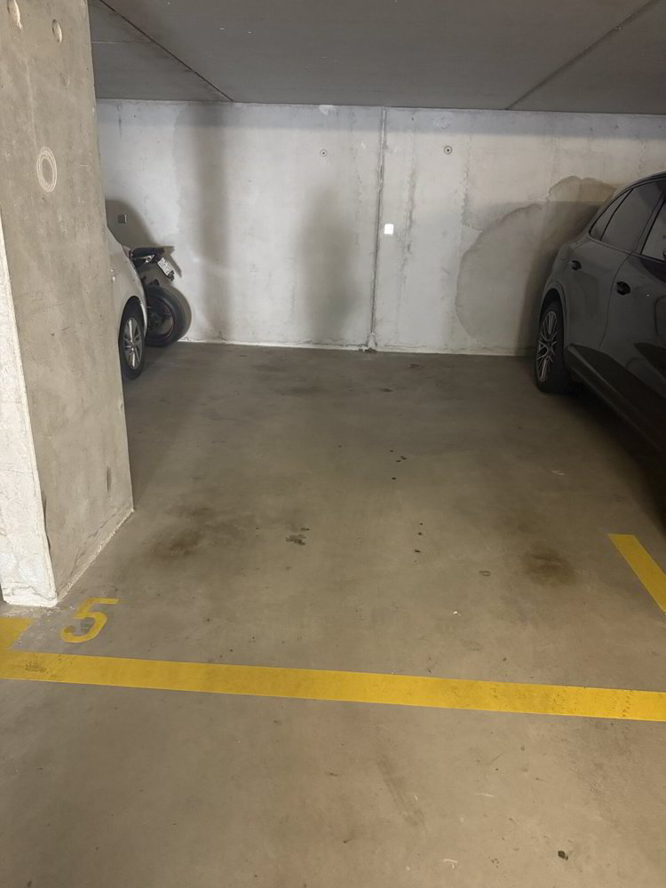Parcheggio, garage di null locali in affitto a Gland - immagine 1/1