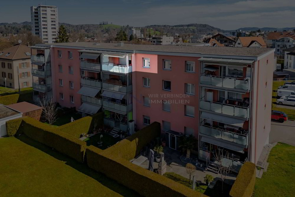 3 rooms Apartment to buy in Niederuzwil - image 1/8