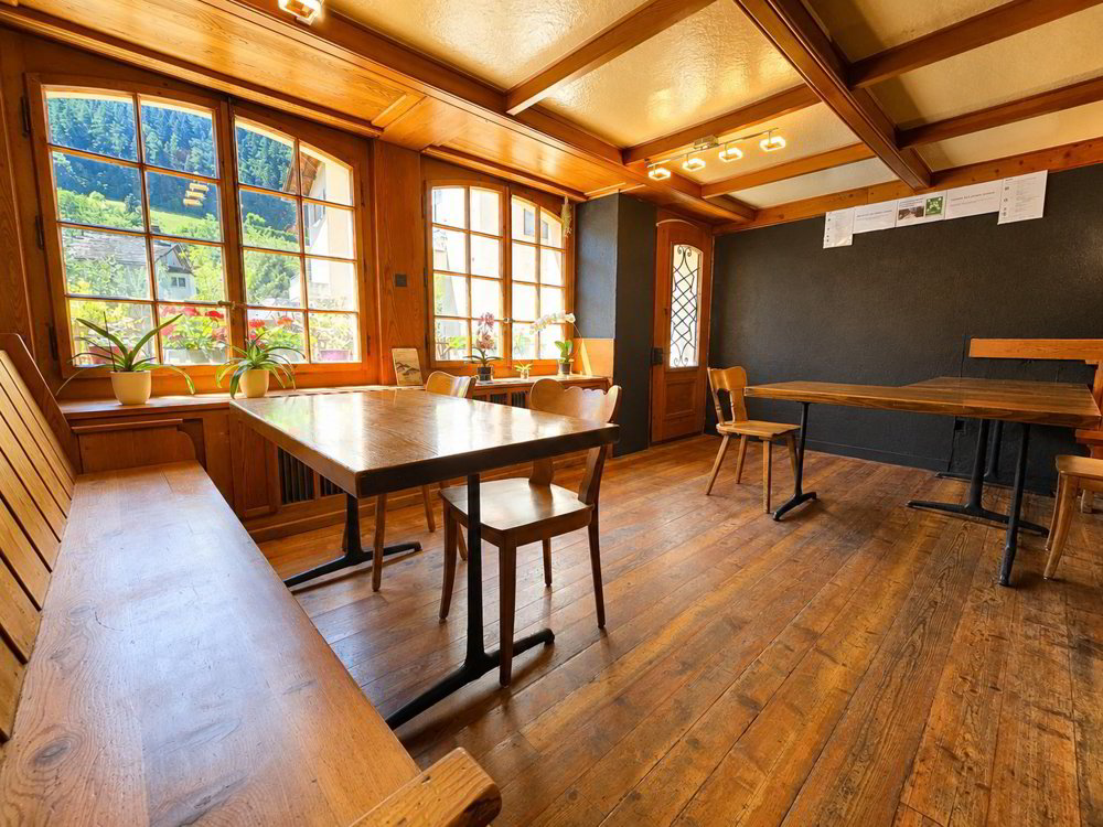 Un Lieu de Vie et d'Opportunités au coeur du Val Ferret : Immeuble mixte, café-restaurant et 3 appartements, grange et jardin - Ansicht 5