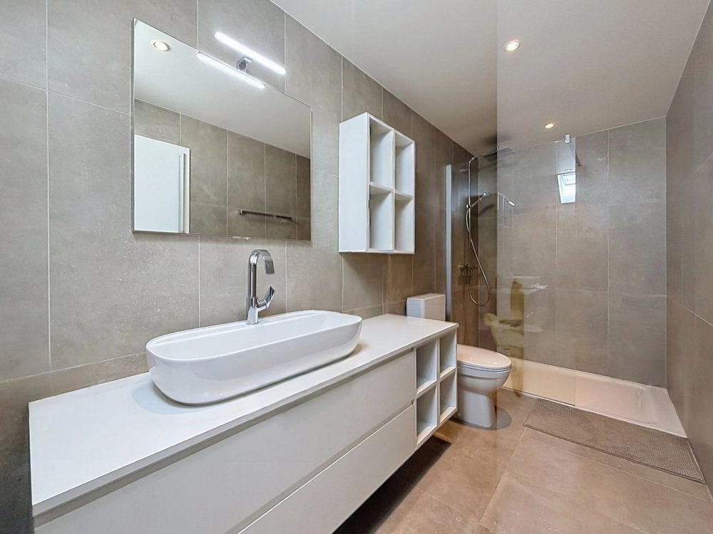 8 rooms House to buy in Yverdon-les-Bains - image 1/7