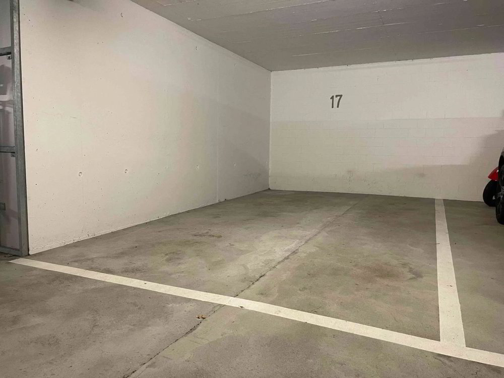 Parking, garage null pièces à louer à Küsnacht ZH - image 1/1