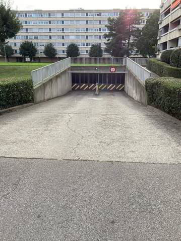 null Zimmer Parkplatz, Garage zu vermieten in Meyrin - Bild 1/3