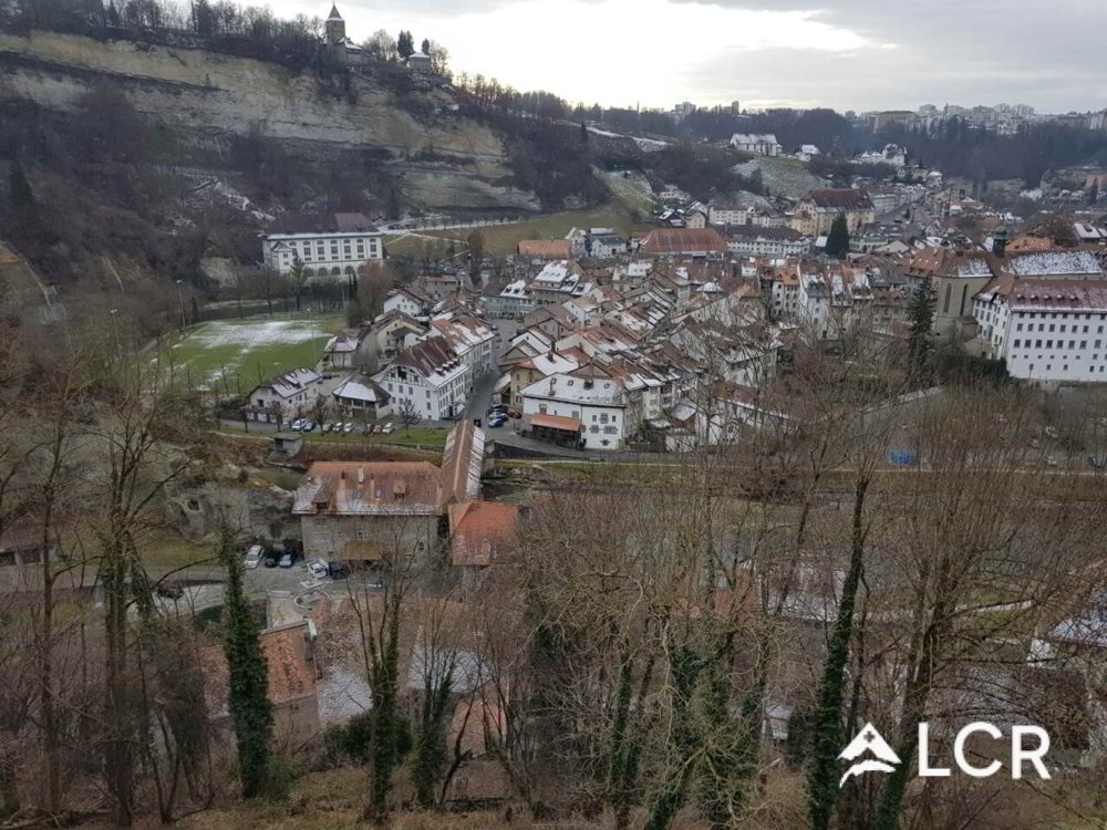 5 rooms Apartment for rent in Fribourg - image 1/13