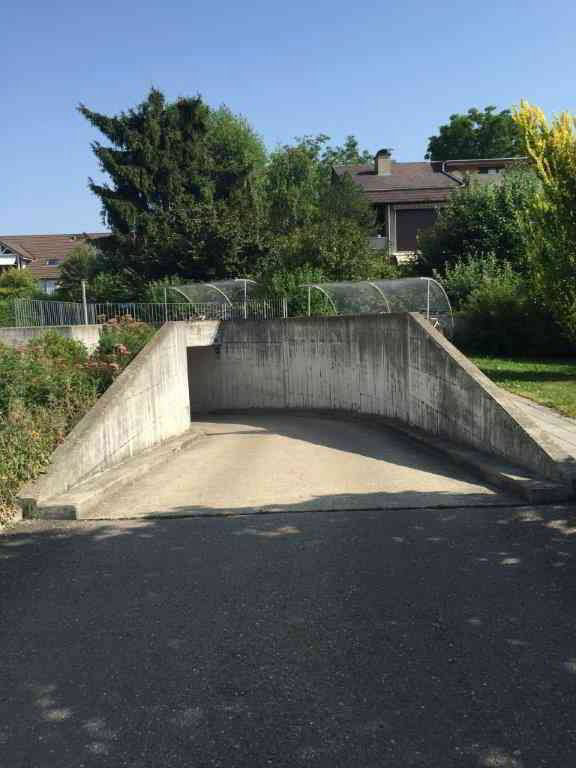 null rooms Car park, garage to buy in Uttigen - image 1/3