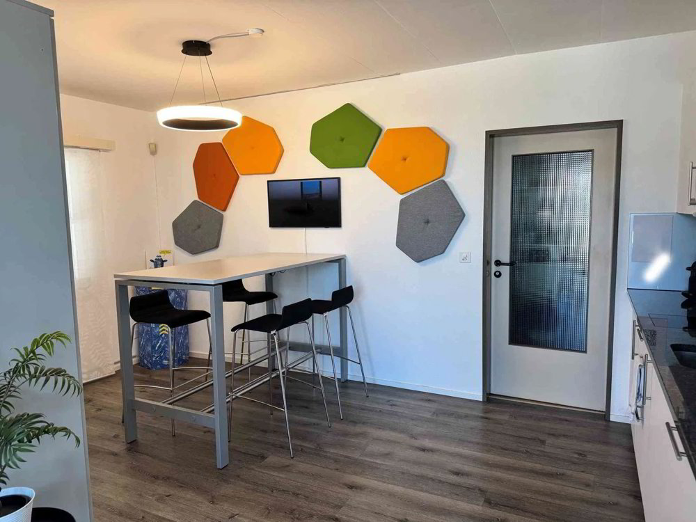 2 rooms Office & Commercial for rent in Schöftland - image 1/5