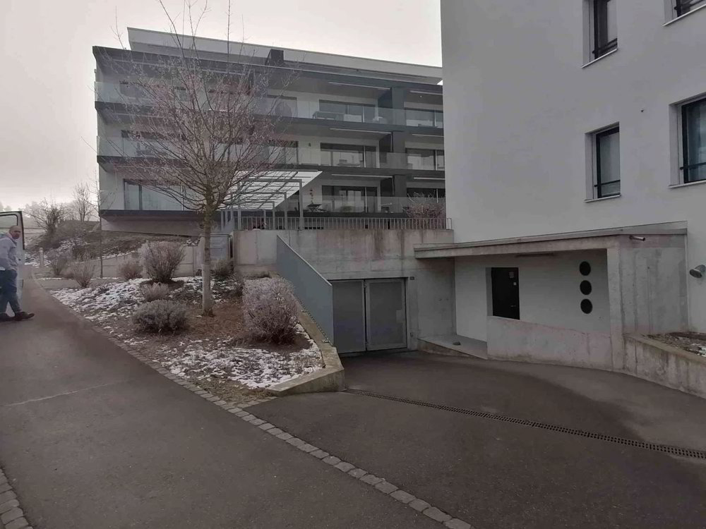 null Zimmer Parkplatz, Garage zu vermieten in Köniz - Bild 1/4