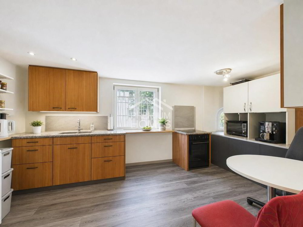 Immeuble d'habitation de 8 pièces en vente à Sulgen - 244 m² - Mehr