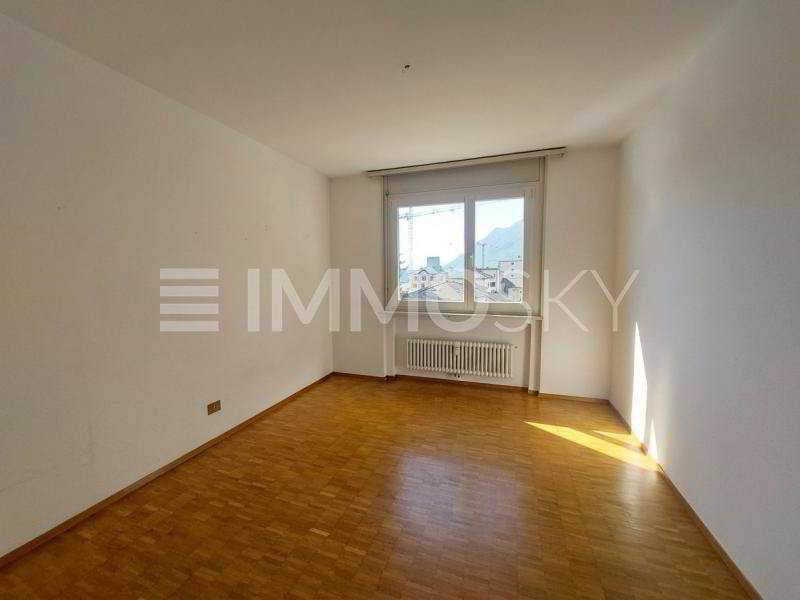 4 rooms Apartment to buy in Giubiasco - image 1/5