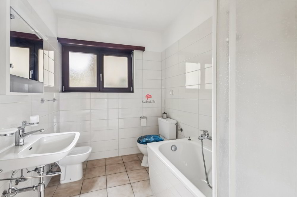 8 rooms House to buy in Monte Carasso - image 1/11