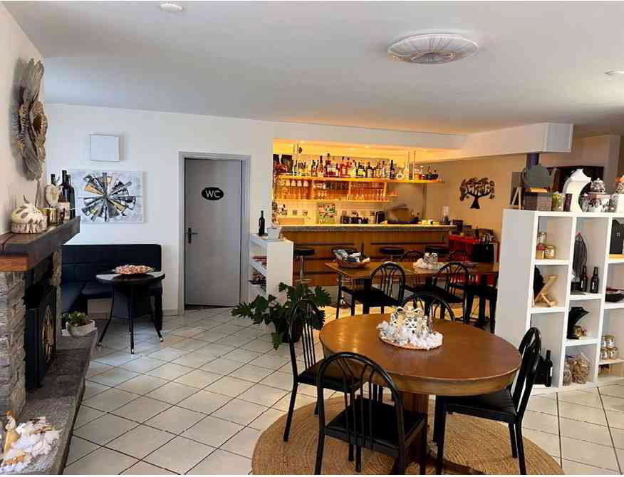 Vendesi Ristorante con appartamento a Selma, Valle Calanca (GR) - Mehr