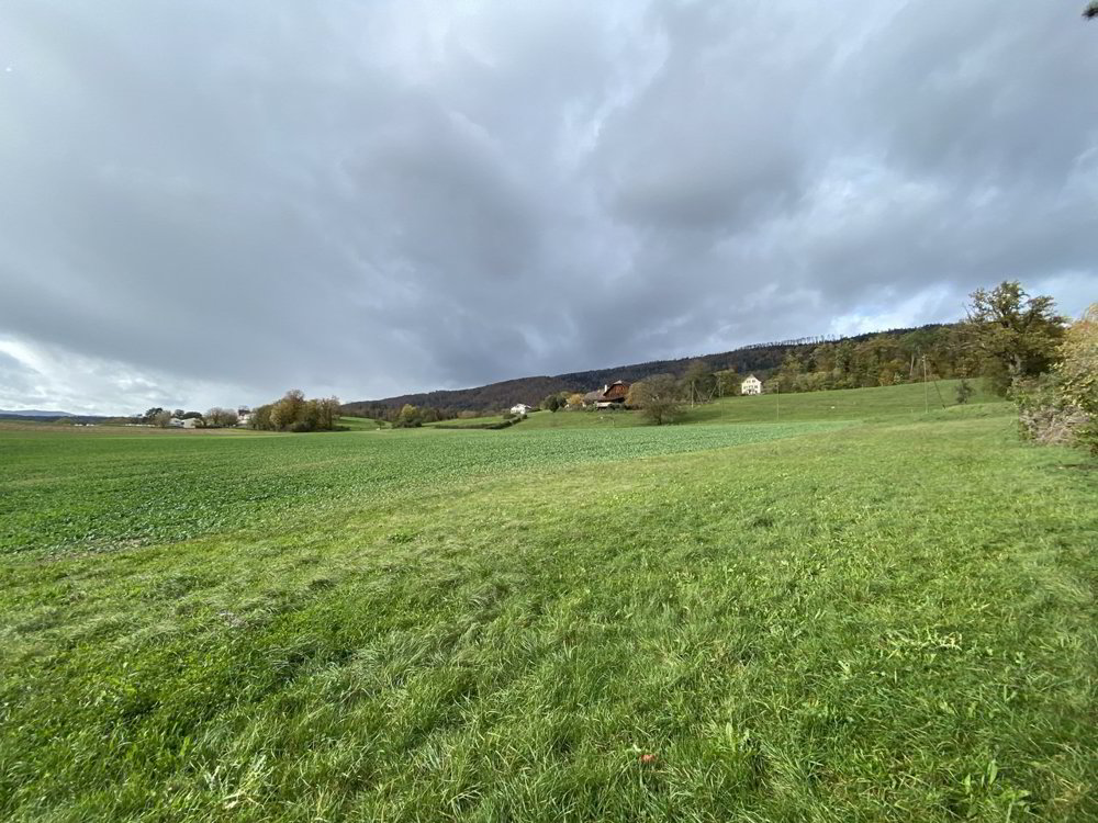 Grundstück von 1 966 m² ideal gelegen in einem Wohngebiet