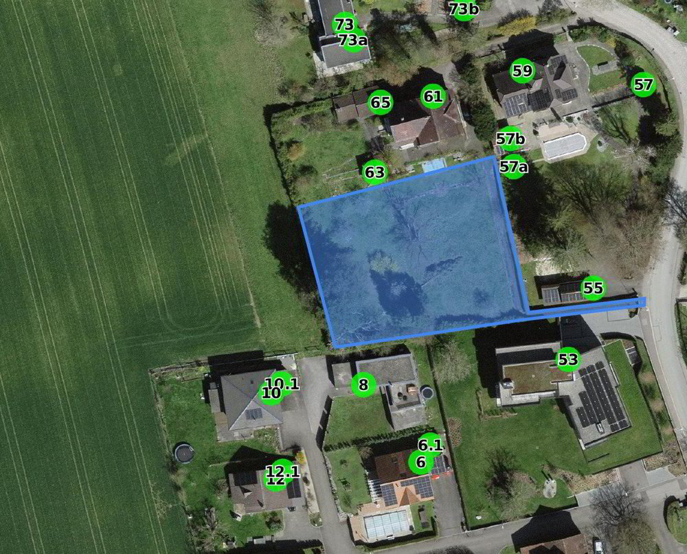 Grundstück von 1 966 m² ideal gelegen in einem Wohngebiet - Mehr