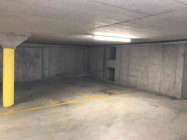 Parcheggio, garage di null locali in vendita a Opfikon - immagine 1/2