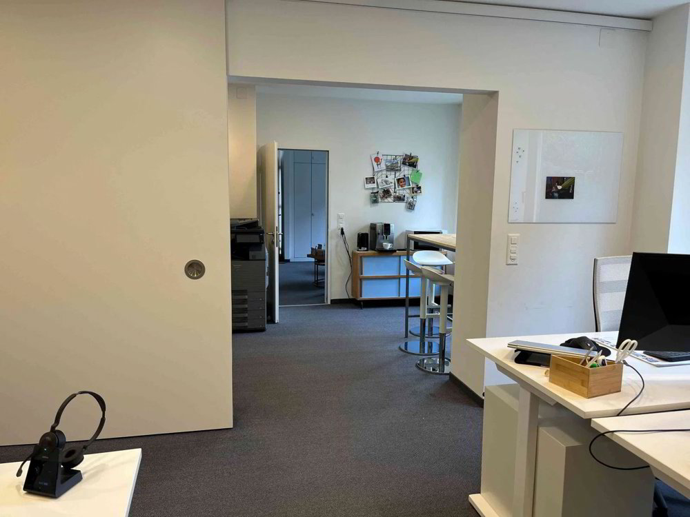 3 rooms Office & Commercial for rent in Zürich - image 1/6