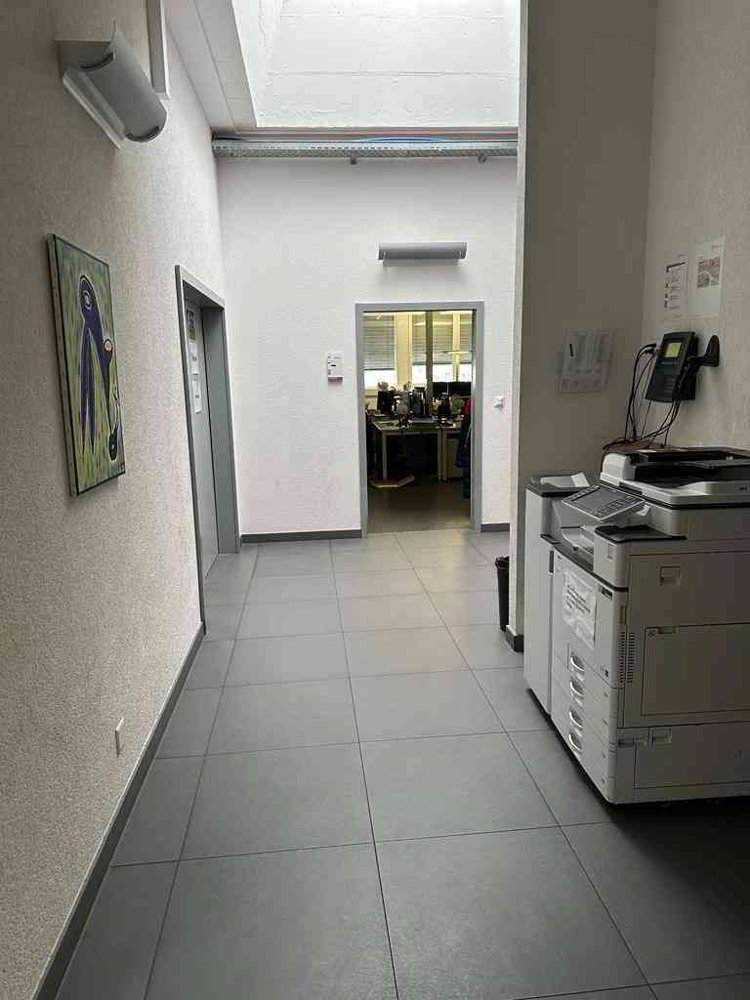 Bureau & Commerce 3 pièces à louer à Neuchâtel - image 1/8