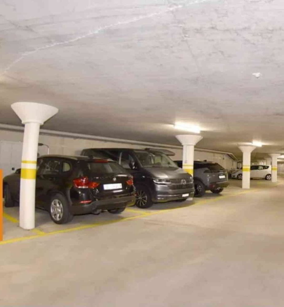 null rooms Car park, garage for rent in Schneisingen - image 1/1