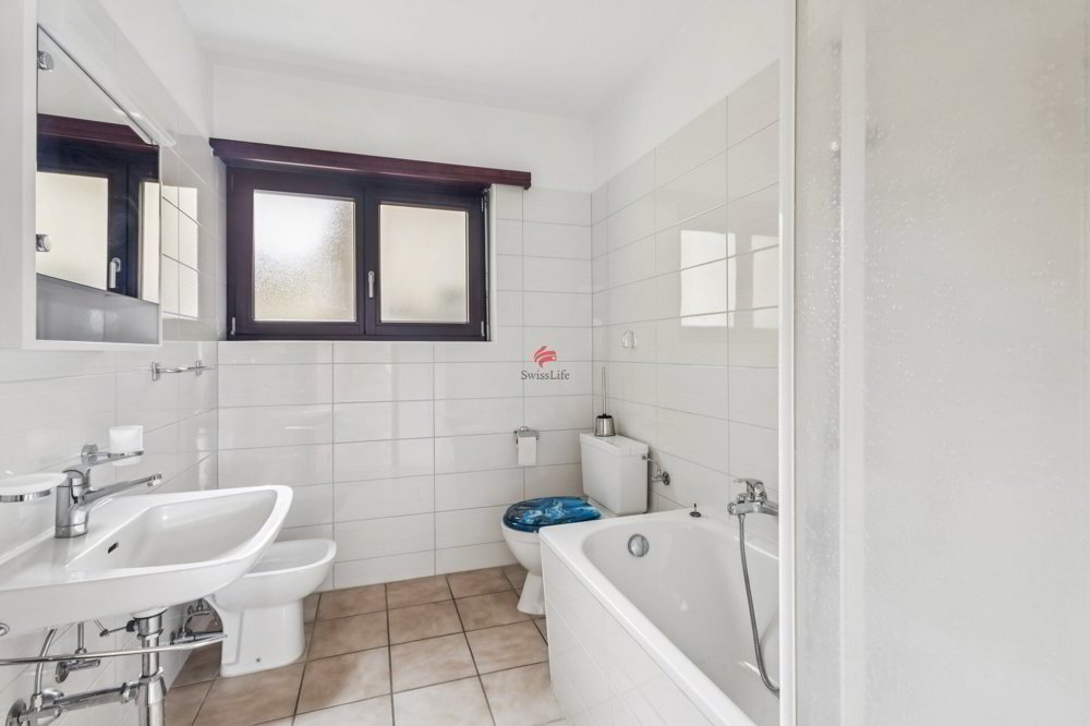 8.5 rooms House to buy in Monte Carasso - image 1/11
